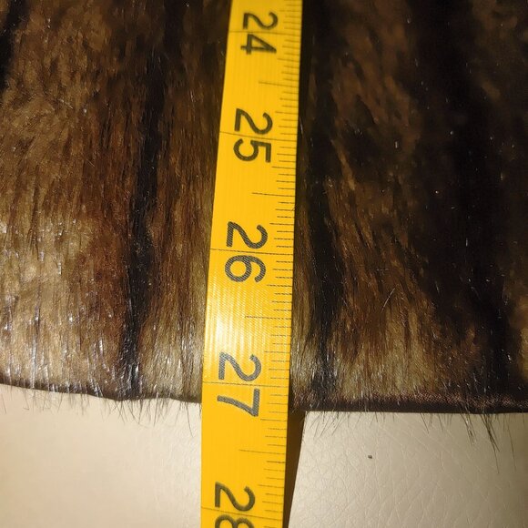 Large Animal Fur Shawl Stole Wrap Vintage Brown Satin Lining Hook Eyelets - Picture 6 of 12